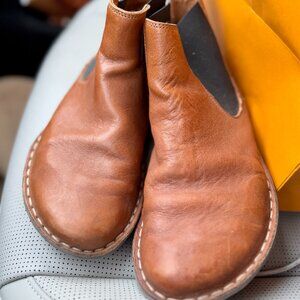 Vibae Leather Chelsea Boots in Excellent Condition